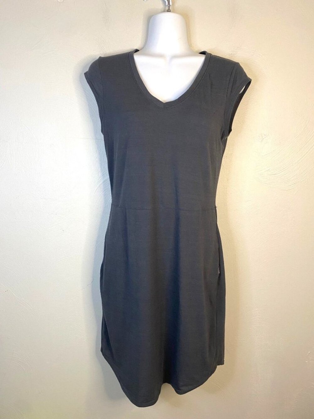 The North Face V-neck E Z T-shirt Dress Sz XS Gray Zip Pockets Outdoors Hiking